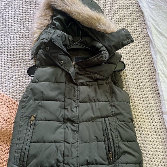 Banana Republic Vest - Picture 1 of 2